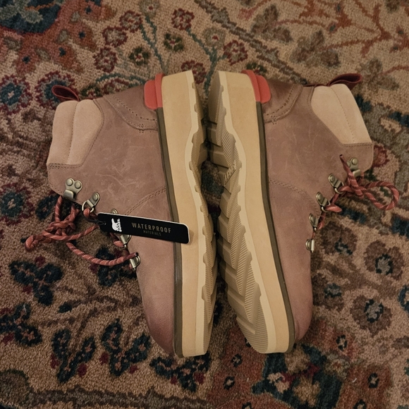 Sorel Hi-Line Hiker Boots - 8.5 - Picture 3 of 5